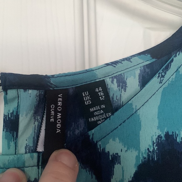 Like new floral dress, size 12. - Picture 6 of 7